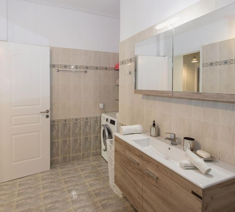 Thano'S Stylish Flat Just 150M To The Beach Faraí Exterior foto